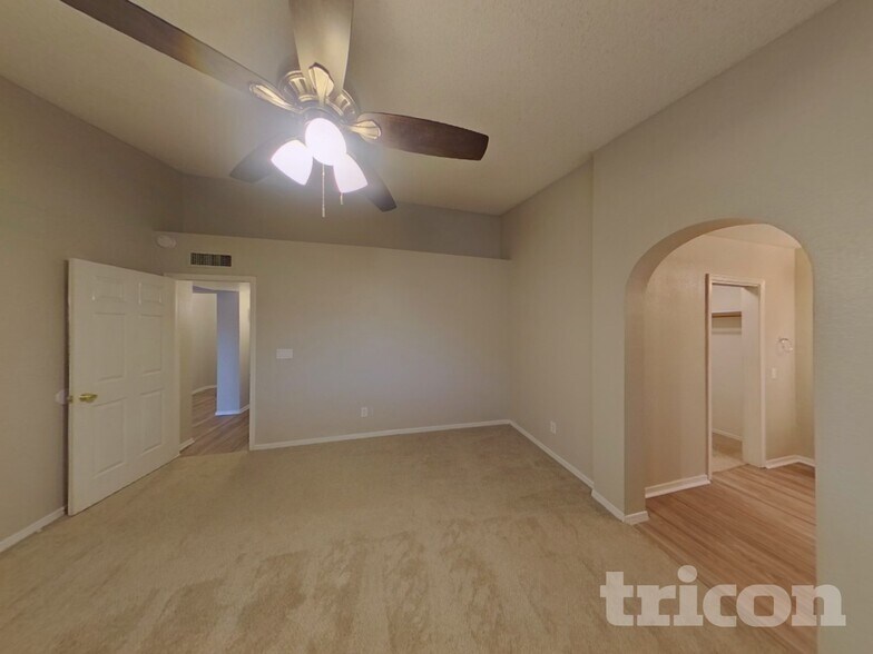 Building Photo - 413 E Merrill Ave