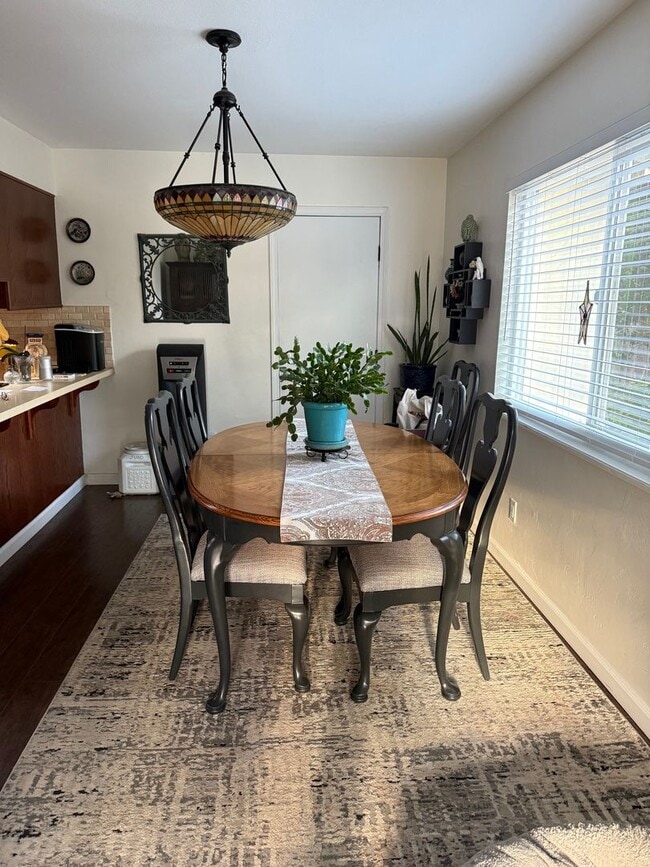 Building Photo - Delightful Home with Fenced Yard Great Cul...