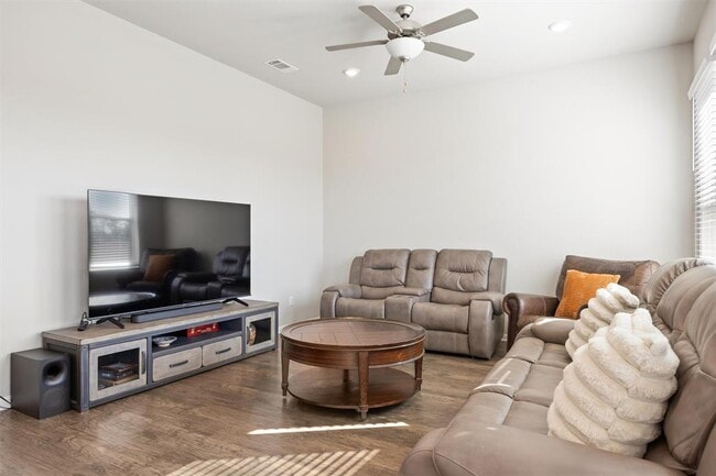 Building Photo - 1020 Vista View Dr