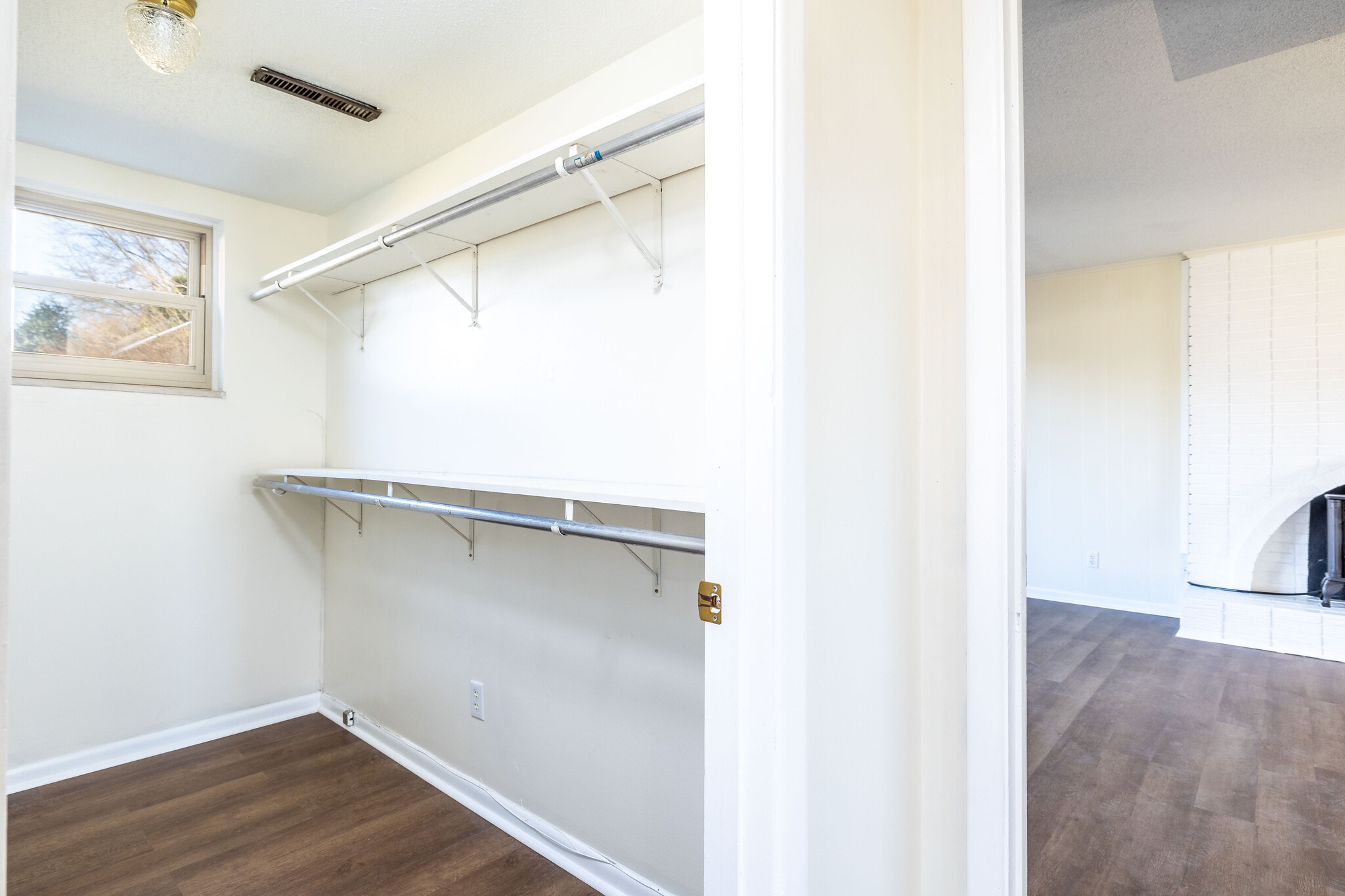 Building Photo - 908 Dartford Rd