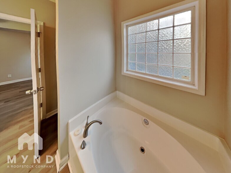 Building Photo - 17 Richmond Dr