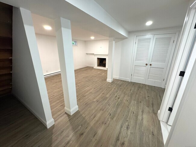 Building Photo - 30 Fairview Dr