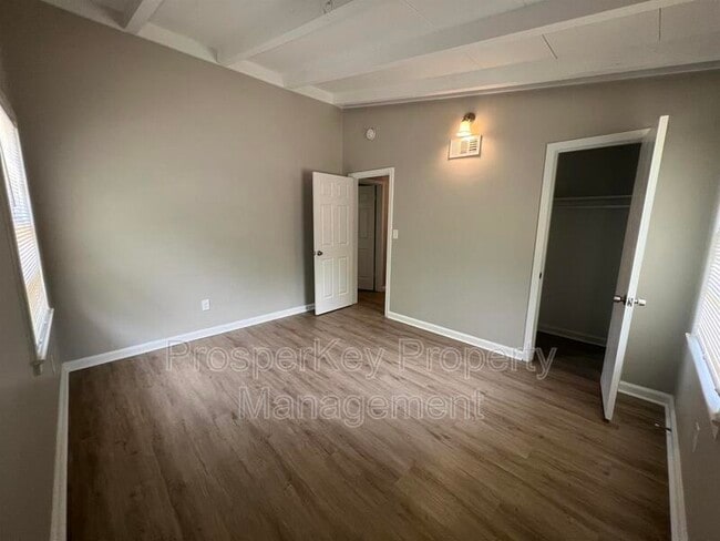 Building Photo - 185 Wickham Dr
