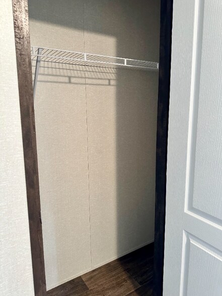 Building Photo - 3200 S Highland Park Dr