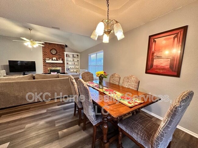 Building Photo - 17316 Valley Crst