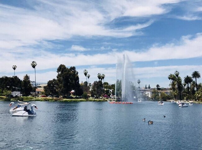 Building Photo - A Charming 2 Bed / 1 Bath with Bonus Space in Prime Echo Park Location