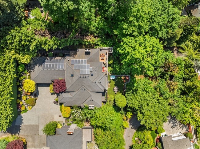 Building Photo - 7447 W Mercer Way
