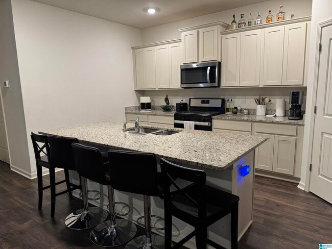 Building Photo - 204 Chelsea Park Rd