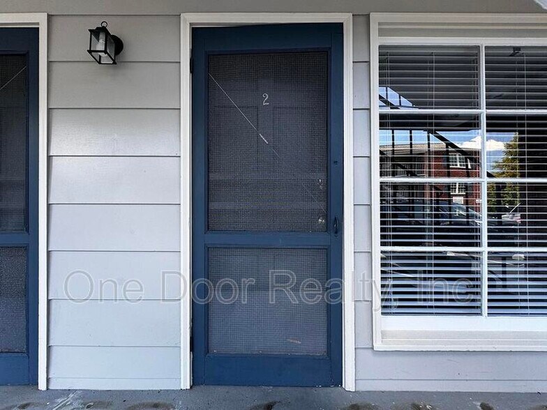 Building Photo - 732 Scotland St