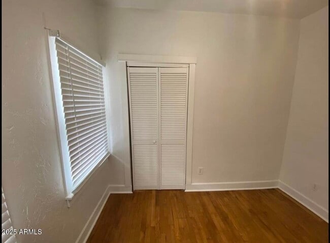 Building Photo - 2318 N Dayton St