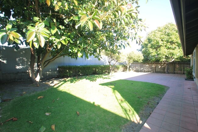 Building Photo - Charming One-Story Home in Central Ventura...
