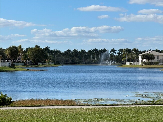 Building Photo - 4192 Laurel Ridge Cir