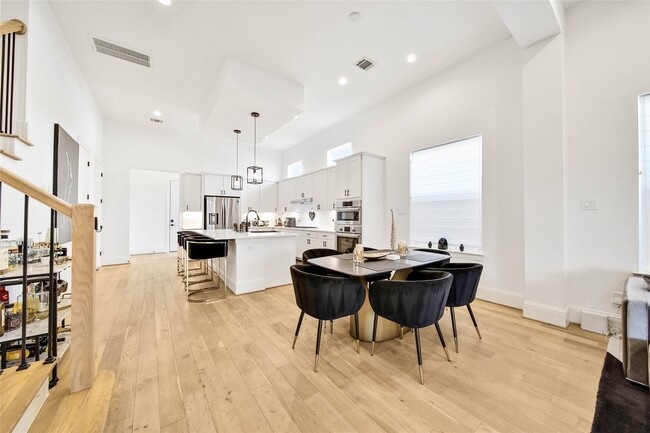 Building Photo - 1306 Laird St