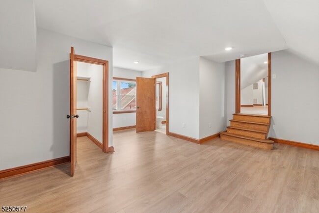 Building Photo - 532 Piaget Ave