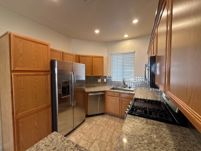 Building Photo - ***MOVE-IN SPECIAL!!!*** 2-Bedroom, 2-Bathroom Townhome located in Henderson, Nevada