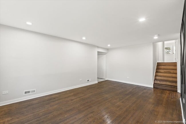 Building Photo - 15041 Irving Ave