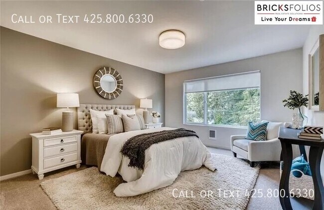 Building Photo - Stunning Three-Story Townhome in Lynnwood, WA
