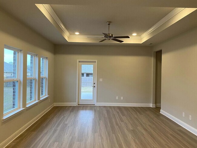 Building Photo - 1348 Rosefield Dr W