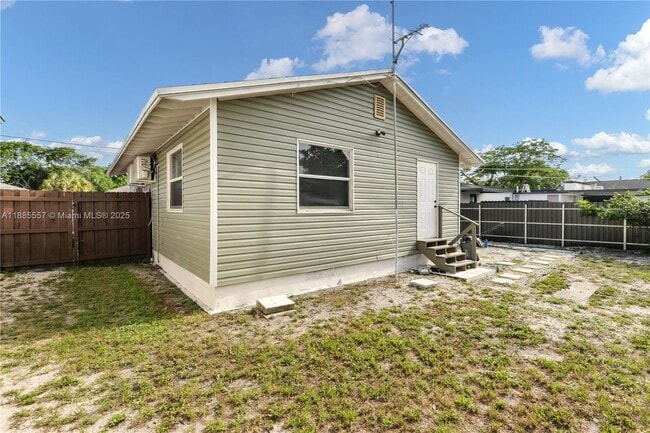 Building Photo - 3633 SW 12th Ct