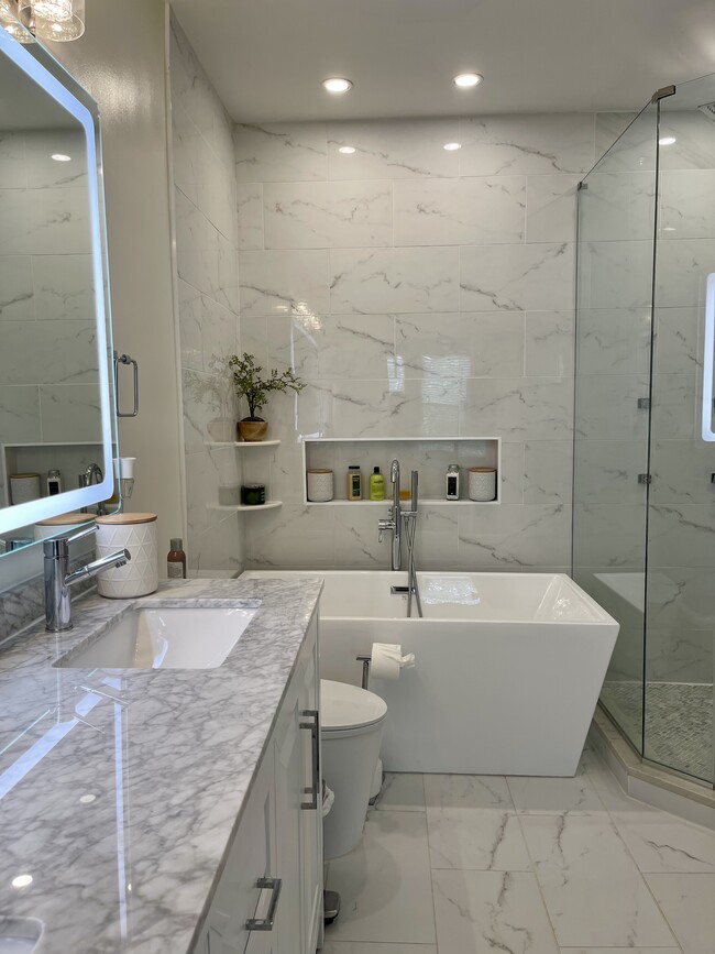 Building Photo - 4950 Brenman Park Dr
