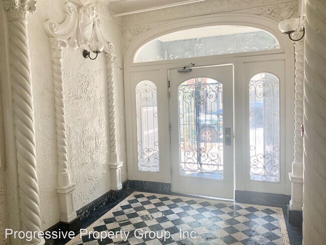 Building Photo - 700 Laguna St