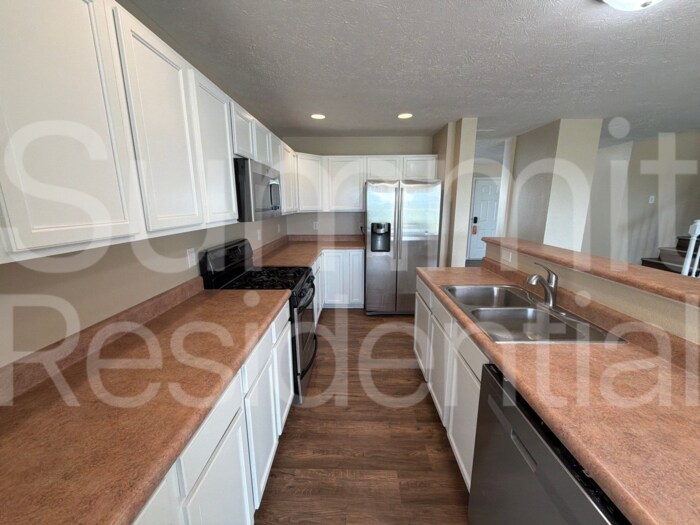 Building Photo - 8005 Harshaw Dr