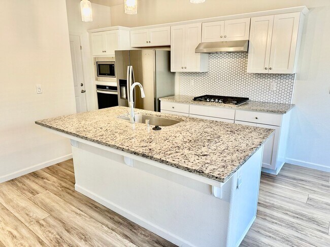 Building Photo - Newly Built 3/2.5 Bonadelle Home in Riverstone Community