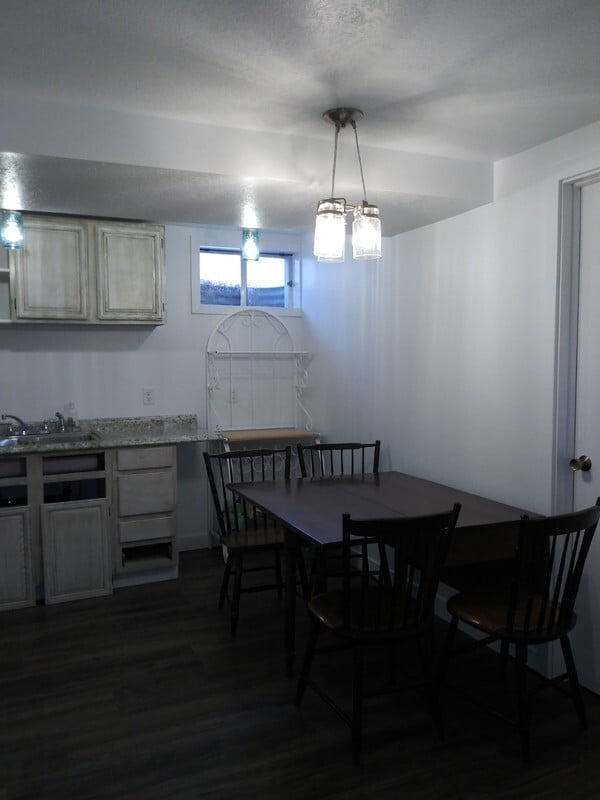 Building Photo - 475 Edgehill Dr
