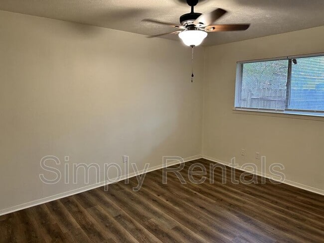 Building Photo - 2002 Washington St