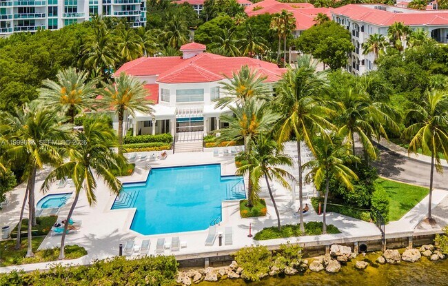 Building Photo - 3255 NE 184th St