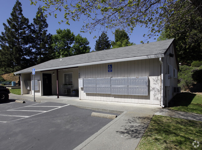 Building Photo - Snowcap View Apartments