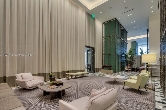 Building Photo - 801 S Miami Ave