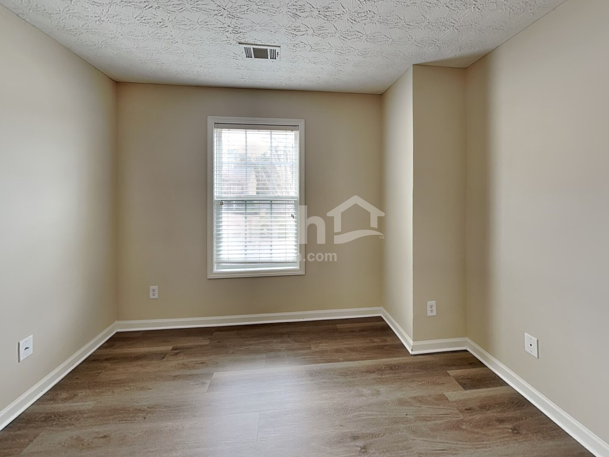 Building Photo - 1302 River Club Dr NE