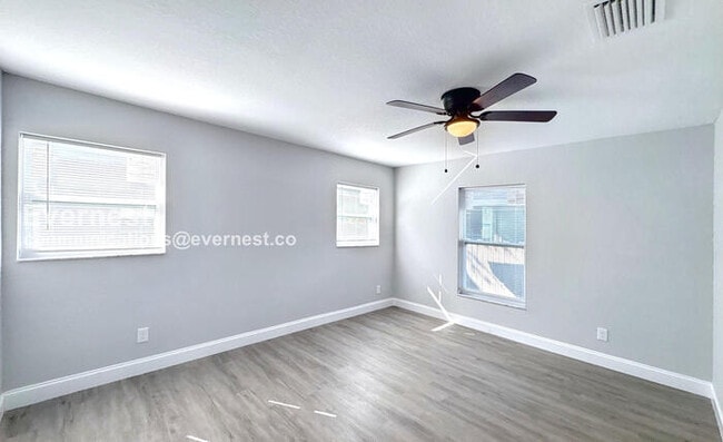 Building Photo - 1919 21st St S