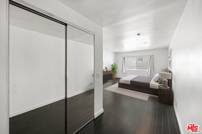 Building Photo - 825 S Le Doux Rd