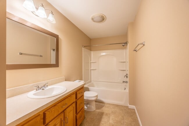 Building Photo - Modern 2 Bedroom Condo with Ensuite Baths ...