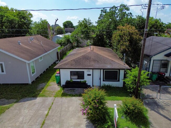 Primary Photo - 1212 Pine St