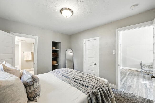 Building Photo - Beautifully Renovated Home with Modern Com...