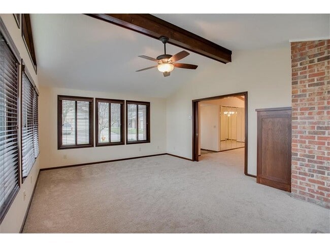 Building Photo - 1041 Zanzibar Ln N