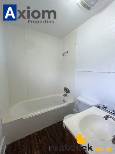 Building Photo - 217 W Sherman-