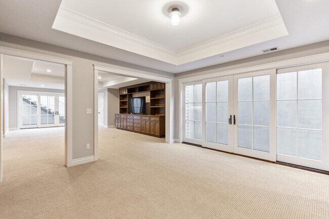 Building Photo - 240 University Dr