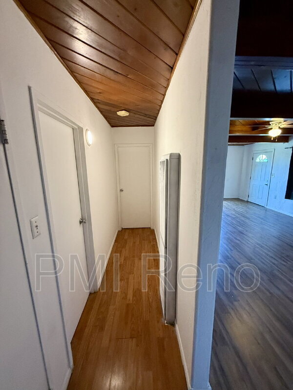 Building Photo - 335 Denslowe Dr