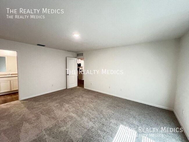 Building Photo - 3530 E Glenn St