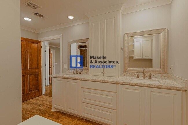 Building Photo - 2 Bed/2 Bath Townhouse in Brandon