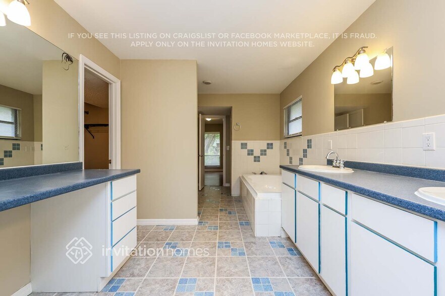 Building Photo - 1051 Sugartree Dr S