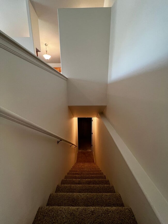 Building Photo - Charming 3 Bed, 2 Bath Home in Maple Hill