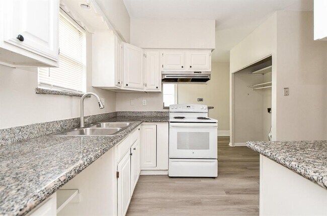 Building Photo - 5049 Jefferson St