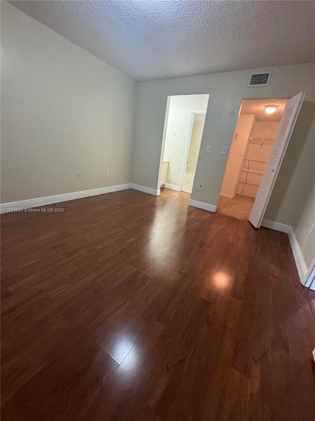 Building Photo - 9969 Nob Hill Ct