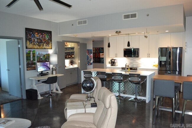 Building Photo - 315 Rock St