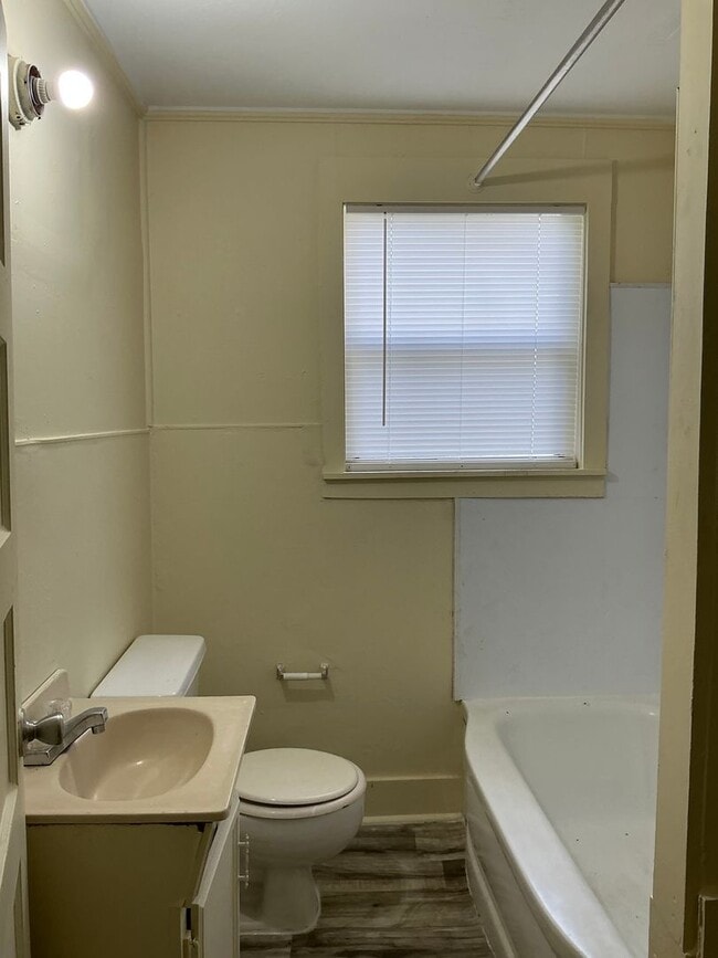 Building Photo - 821 Pearlie Bowden Dr